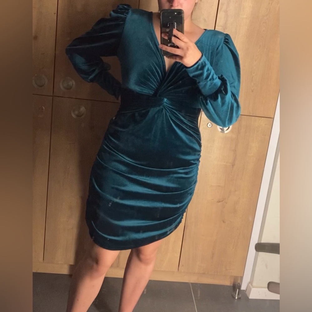🩵 Ruched Teal Velvet Dress